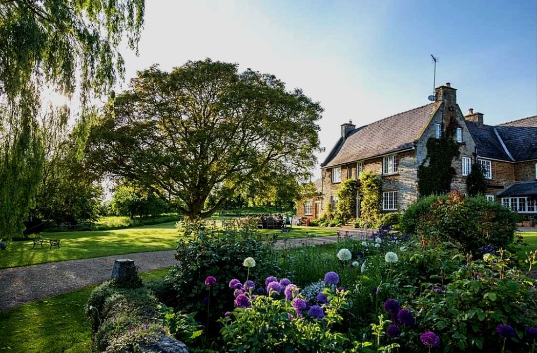 Crockwell Farm Wedding DJ Hire & Disco Hire