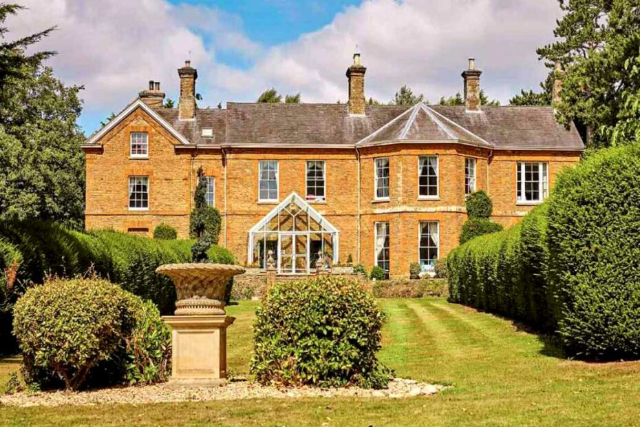 Sedgebrook Hall Weddings by Select Mobile Disco & DJ Hire