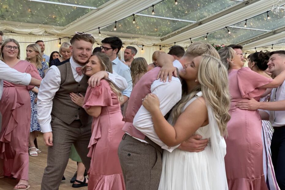 Choosing Your Perfect Wedding DJ