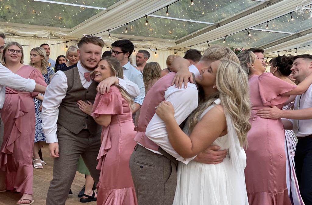 Choosing Your Perfect Wedding DJ: A Step-by-Step Guide!